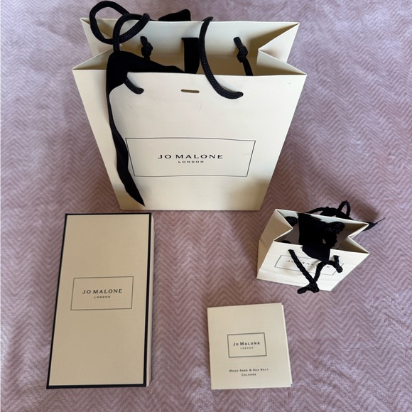 New Jo Malone Gift Set - box, two bags, two ribbons, perfume sample - Picture 8 of 16
